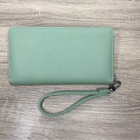 Betsey Johnson Green Boxed Zip Around Wallet Wristlet NWOT - Picture 2 of 6